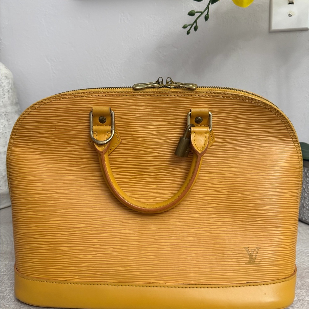 📍💯 AUTHENTIC Louis Vuitton Yellow Alma with Purple Interior!!! 💛💜💛💜 Super Clean!